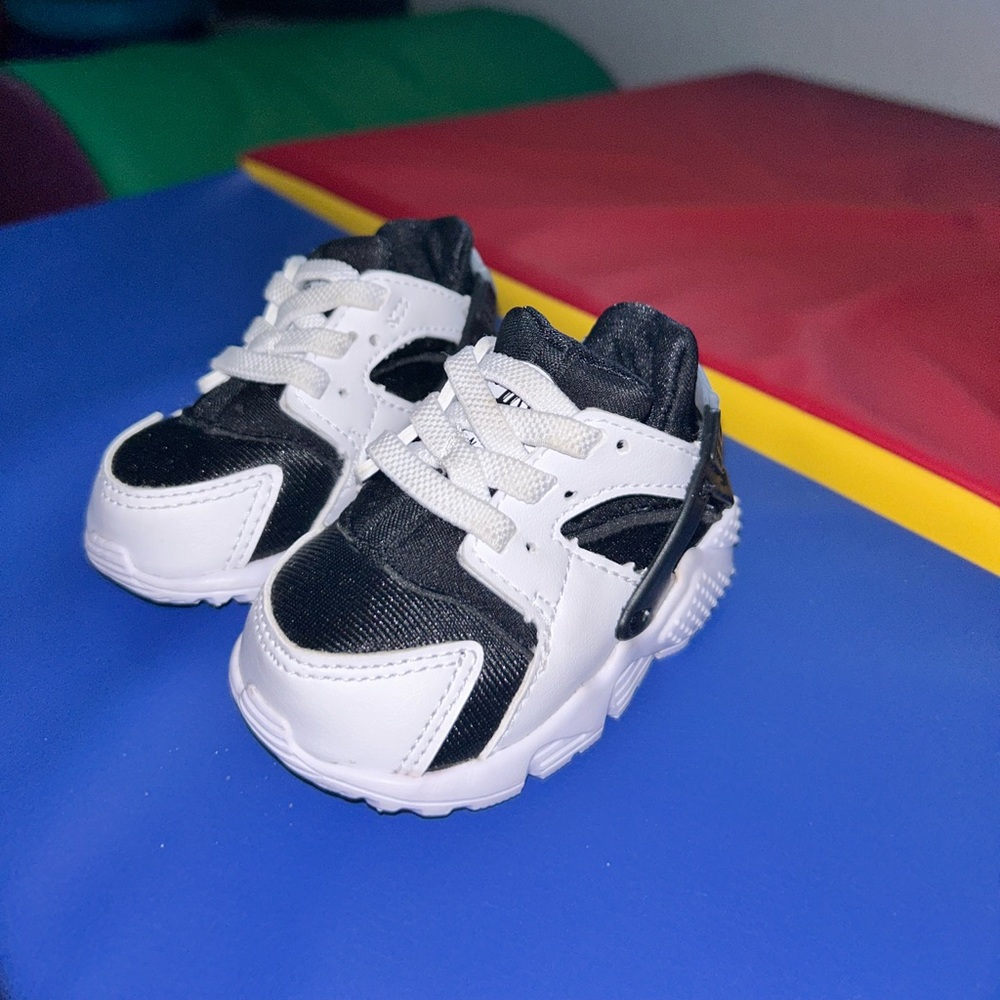 Black & White Baby Nike Huarache | Baby Nikes | Baby Shoes | Baby Sneakers